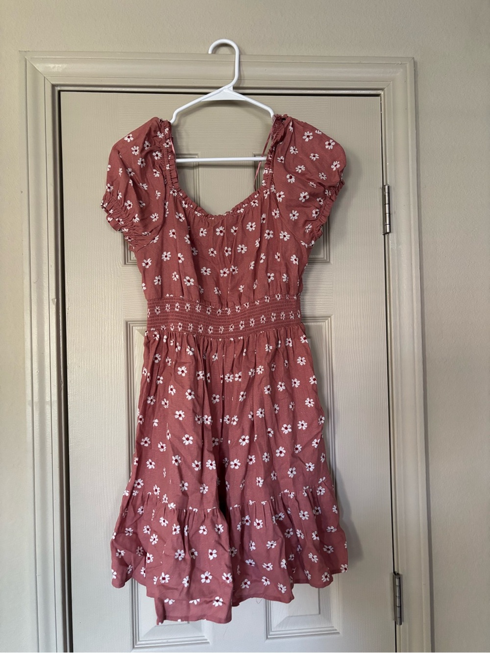 Altard State Size Medium Mauve Floral Puff-Sleeve Dress
